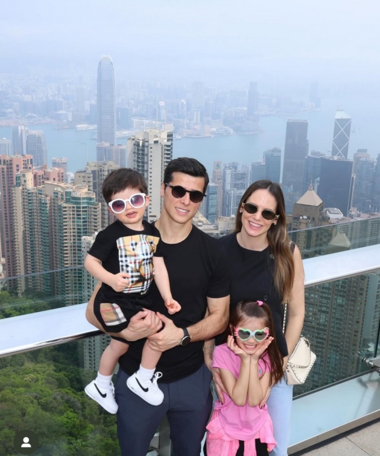 特谢拉带家人赴中国香港过周末,陈晋一留言:这是个好地方