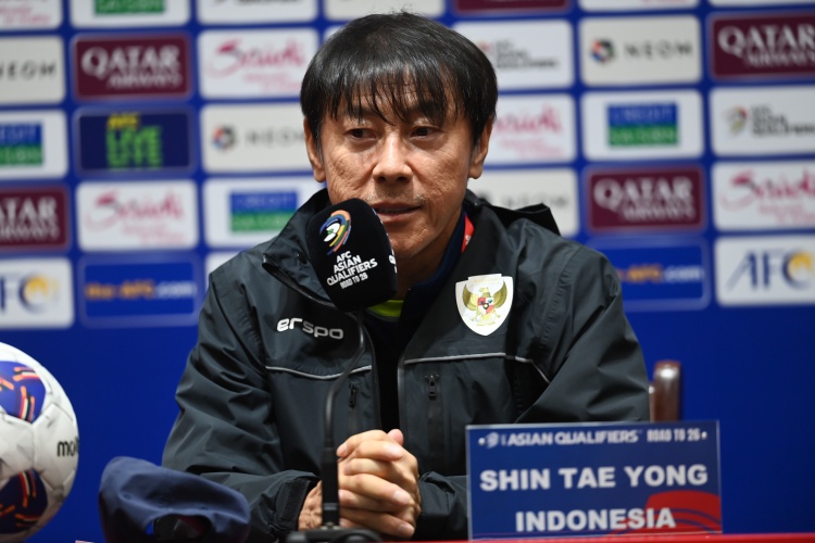 小申带的蛮好的...申台龙上轮2-0沙特惨遭开除,克鲁伊维特现惨败